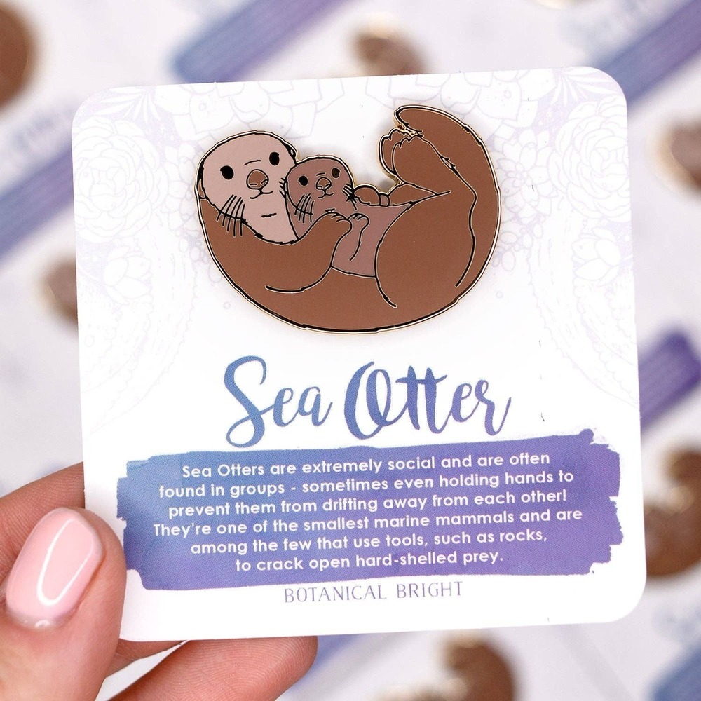 Sea‎ Otter Enamel Pin - Gold Plated Nature Jewelry - Beach & Ocean Animal Brooch - Picture 2 of 2